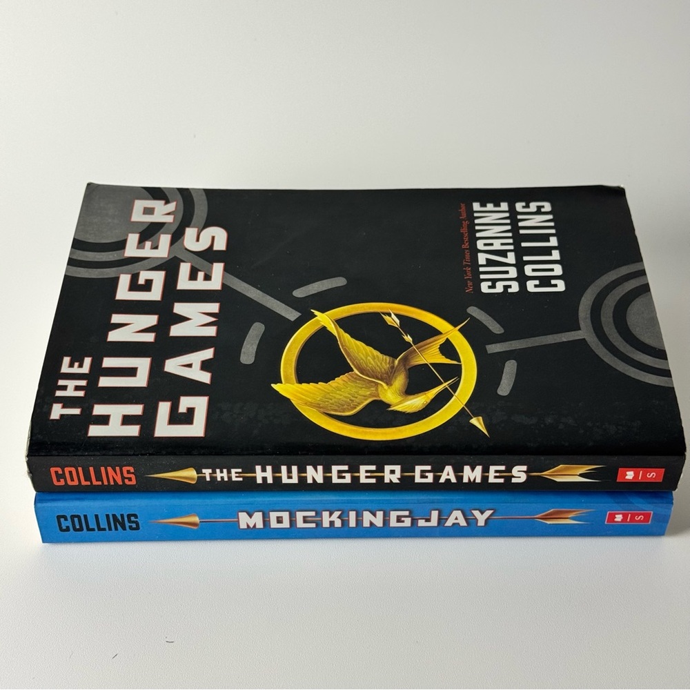 The Hunger Games Series - Mockingjay and The Hunger Games Books - Picture 3 of 5